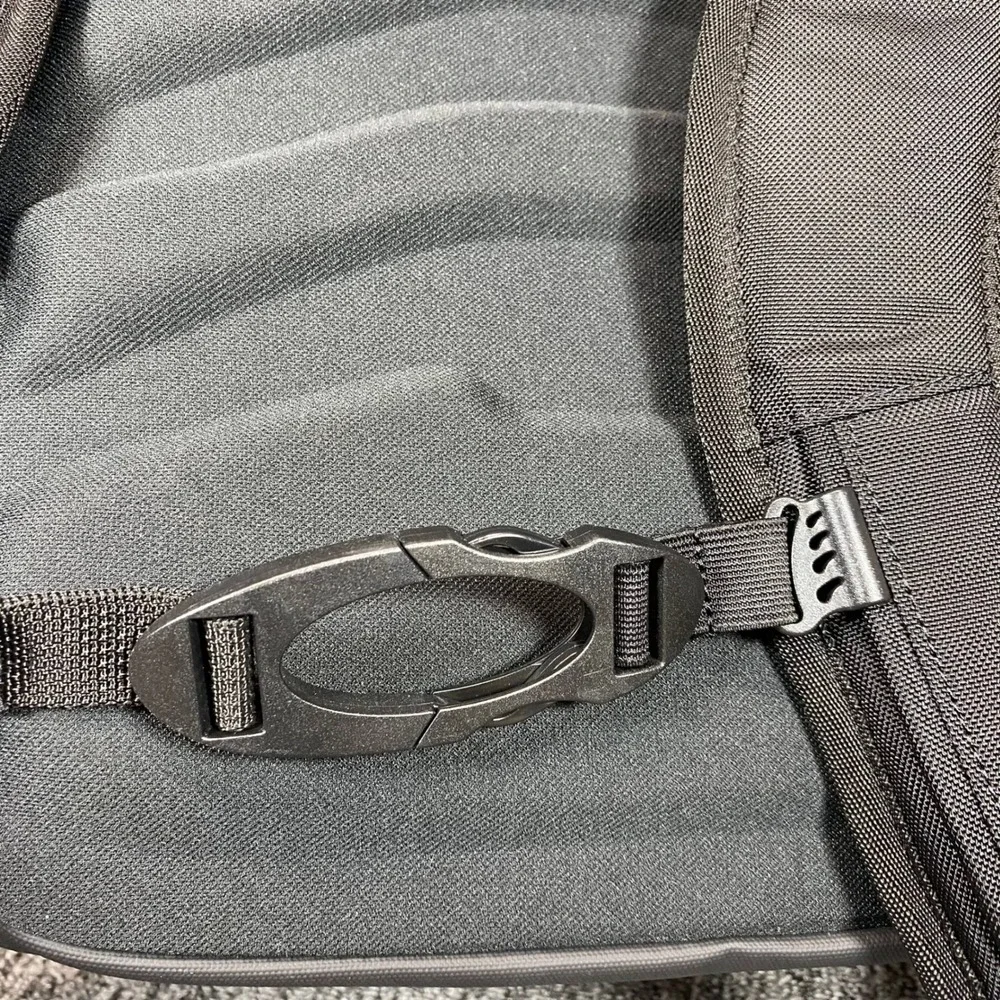 Oakley VSL Icon Backpack Blackout FOS901774 NWT Laptop Tactical Travel Bag 150
